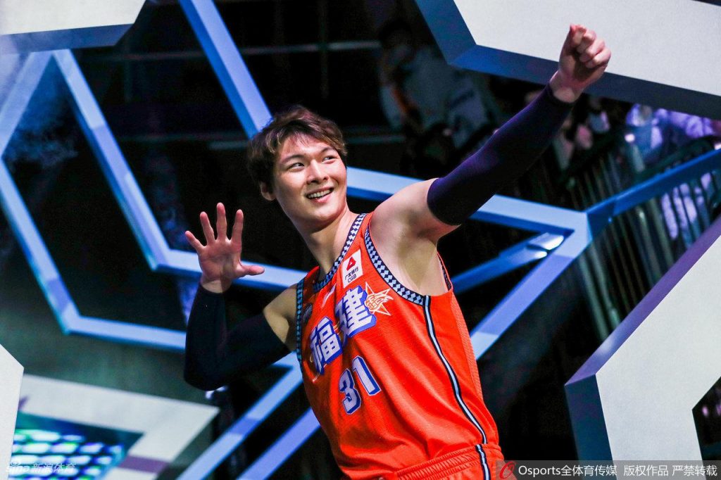 王哲林5年3000万加盟上海成为人生最大赢家，新赛季有望重夺MVP