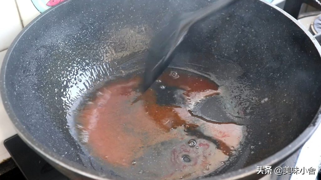 红烧肉正宗做法，不加一点水，肥而不腻，软糯香甜，看着就流口水