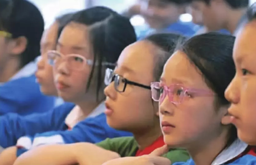 网友提议将中小学“眼镜率”，纳入学校考核指标，这个提议可行吗