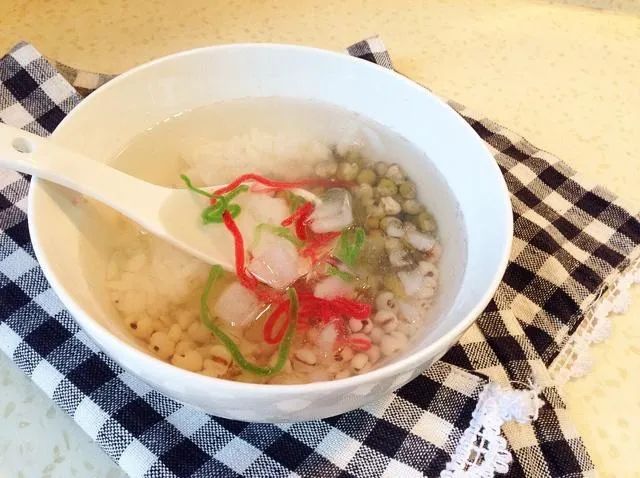 老苏州记忆中的那碗苏式绿豆汤——糯米、冬瓜糖、红绿丝