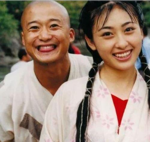 她是吴京的绯闻女友，与张铁林同居多年，今嫁大24岁的老戏骨
