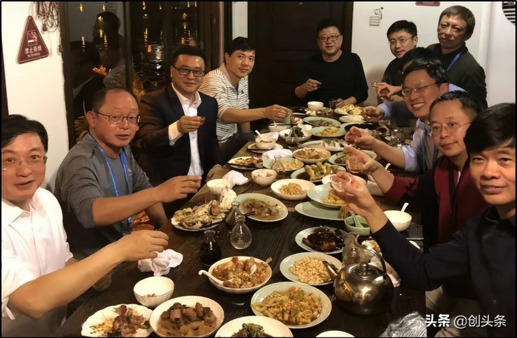 刘强东辞任京东集团CEO，“乌镇饭局”的大佬，还有谁在位？